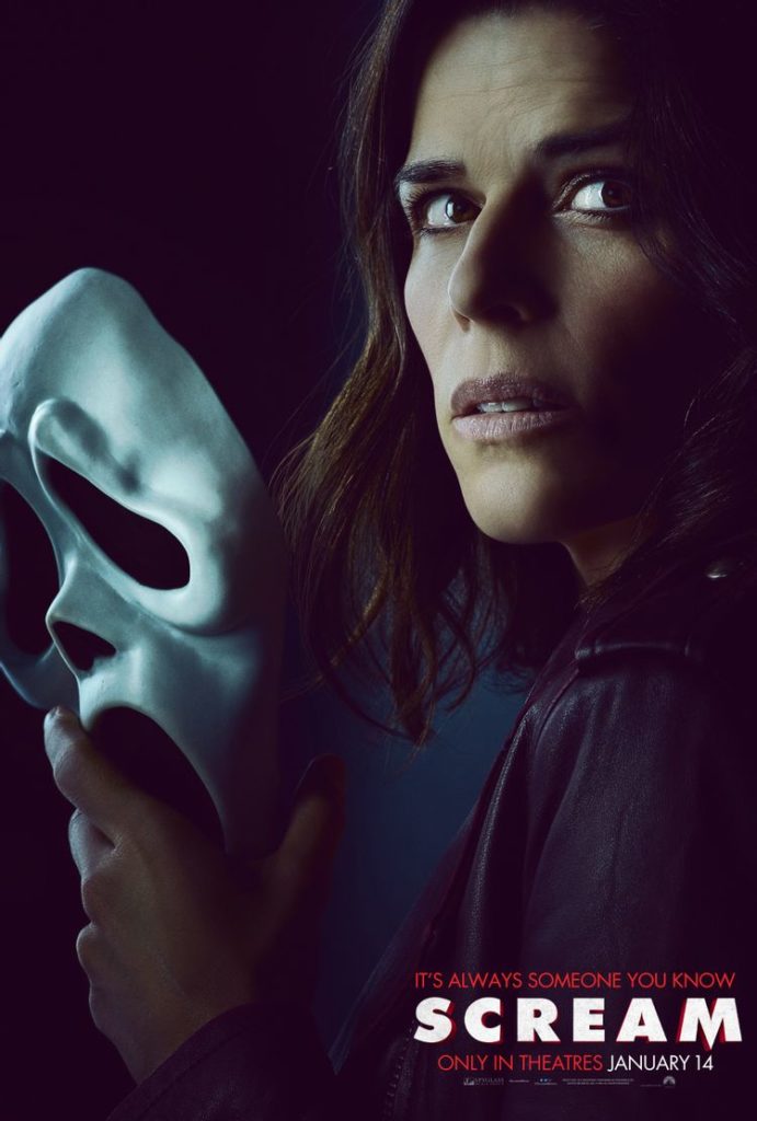 Scream 5 poster of Neve Campbell's character holding Ghostface mask